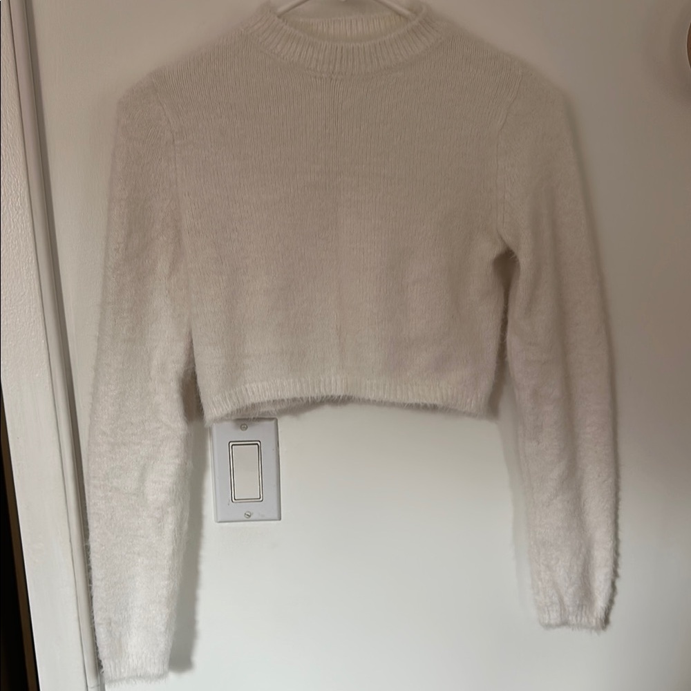 Bershka Fuzzy White Cropped Sweater